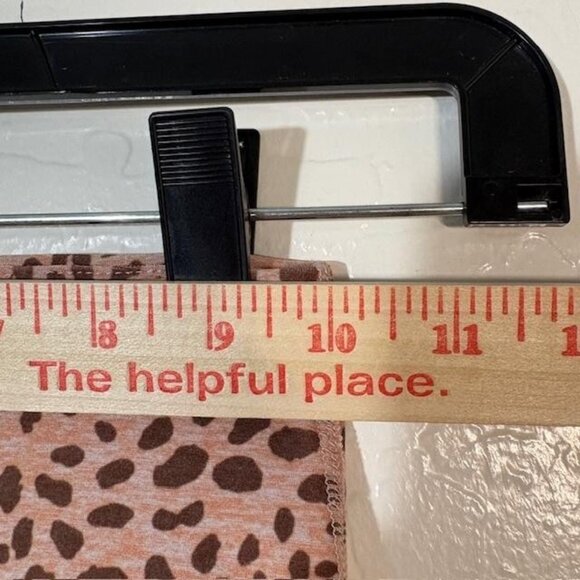 Beyond Yoga Shorts Womens XS Pink Leopard Cheetah High Waisted Biker Made USA - Picture 7 of 9